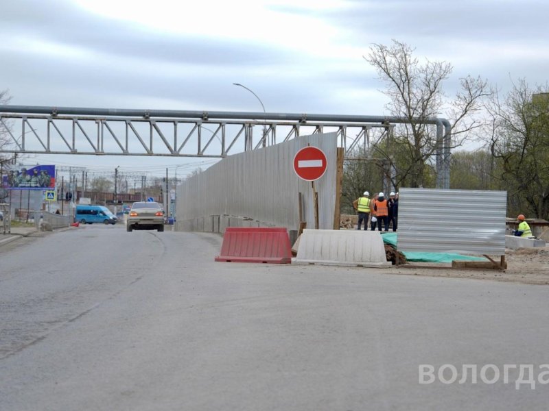 Движение транспорта планируют запустить через месяц по правой части моста через реку Шограш в Вологде